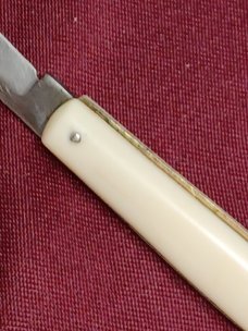Vintage Shur Snap Fishtail switchblade. Vintage Shur Snap Fishtail switchblade.