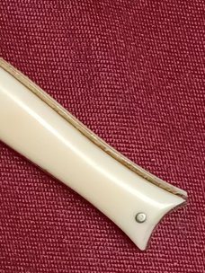 Vintage Shur Snap Fishtail switchblade. Vintage Shur Snap Fishtail switchblade.