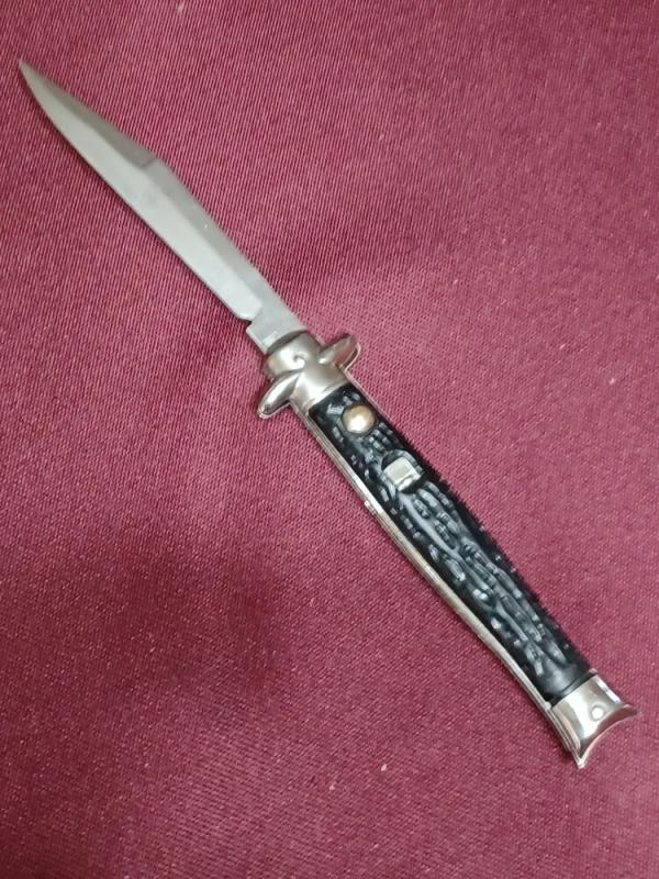 Vintage Shur Snap Fishtail switchblade. 