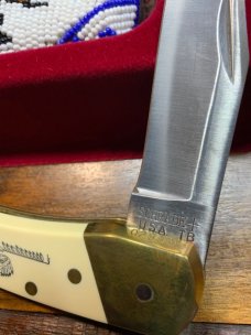 Schrade + USA Thunderbird / beaded sheath and box & paperwork. Schrade + USA Thunderbird / beaded sheath and box & paperwork.