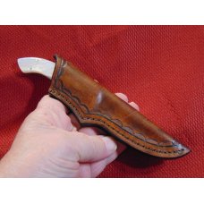 JERRY HENDRIX , CLINTON S.C. USA GENUINE PEARL SMALL HUNTER CUSTOM KNIFE & SHEATH JERRY HENDRIX , CLINTON S.C. USA GENUINE PEARL SMALL HUNTER CUSTOM KNIFE & SHEATH