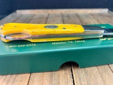 Moore Maker Pinch Lockback Smooth Yellow Bone 2013 Moore Maker Pinch Lockback Smooth Yellow Bone 2013