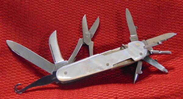 USED CONDITION H. CROMWELL CRITERION ( NEW YORK CITY ) MULTI-BLADE GENUINE PEARL KNIFE 1843-1860 USED CONDITION H. CROMWELL CRITERION ( NEW YORK CITY ) MULTI-BLADE GENUINE PEARL KNIFE 1843-1860