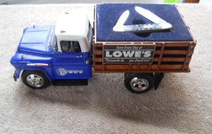 Case 62132 Small Canoe Knife / Lowe's Truck 