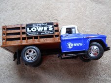 Case 62132 Small Canoe Knife / Lowe's Truck Case 62132 Small Canoe Knife / Lowe's Truck