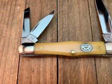 Moore Maker Split Backspring Whittler by Queen Smooth Yellow Bone 1999 Moore Maker Split Backspring Whittler by Queen Smooth Yellow Bone 1999