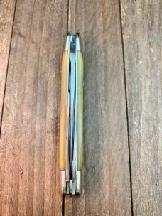 Moore Maker Split Backspring Whittler by Queen Smooth Yellow Bone 1999 Moore Maker Split Backspring Whittler by Queen Smooth Yellow Bone 1999