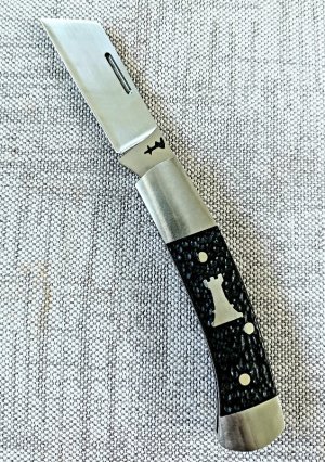 Riaan Ras Sheepsfoot Slipjoint..Jigged Buffalo Horn..14c28n .high polish blade..Castle.. 3.5"..coa