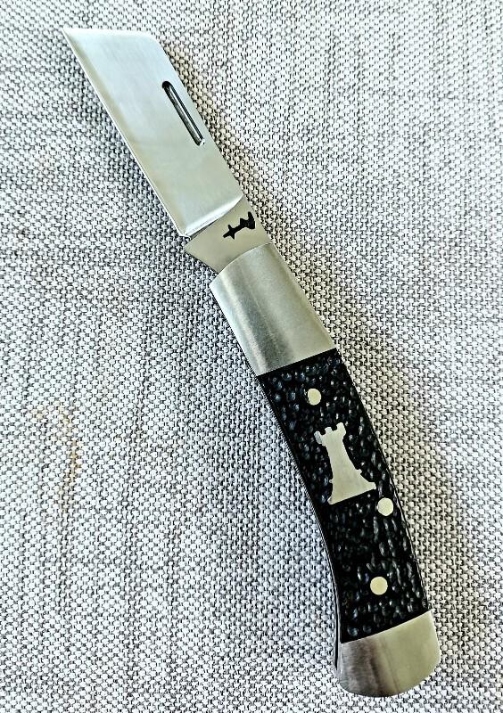 Riaan Ras Sheepsfoot Slipjoint..Jigged Buffalo Horn..14c28n .high polish blade..Castle.. 3.5"..coa Riaan Ras Sheepsfoot Slipjoint..Jigged Buffalo Horn..14c28n .high polish blade..Castle.. 3.5"..coa