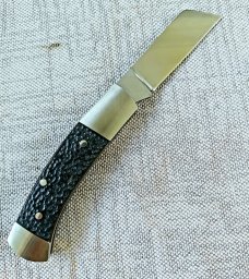 Riaan Ras Sheepsfoot Slipjoint..Jigged Buffalo Horn..14c28n .high polish blade..Castle.. 3.5"..coa Riaan Ras Sheepsfoot Slipjoint..Jigged Buffalo Horn..14c28n .high polish blade..Castle.. 3.5"..coa