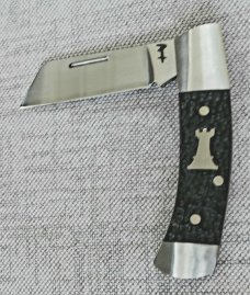 Riaan Ras Sheepsfoot Slipjoint..Jigged Buffalo Horn..14c28n .high polish blade..Castle.. 3.5"..coa Riaan Ras Sheepsfoot Slipjoint..Jigged Buffalo Horn..14c28n .high polish blade..Castle.. 3.5"..coa