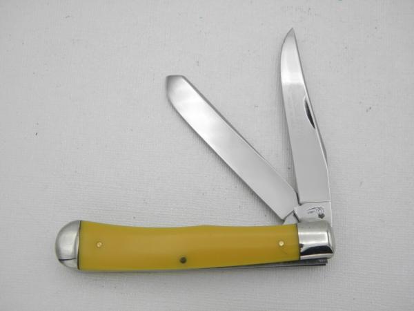 Queen Cutlery #19A Trapper: 4 1/8” closed, circa 1974, etched blade, amber handles Queen Cutlery #19A Trapper: 4 1/8” closed, circa 1974, etched blade, amber handles