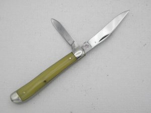 Queen Cutlery #17A Peanut:  2 3/4” closed, late 1940s, Big Q tang stamp, amber handles with no crack