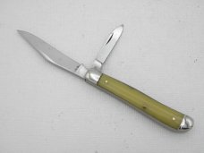 Queen Cutlery #17A Peanut:  2 3/4” closed, late 1940s, Big Q tang stamp, amber handles with no crack