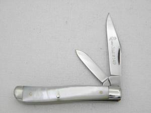 Queen Cutlery #14P peanut jack with Pearl handles:  2 3/8” closed, no tang stamp 1961 - 1971