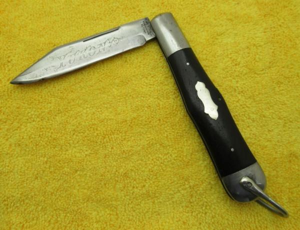 Yukon Swell-Center Hunting Knife by Joseph Kirby & Sons Sheffield. ............................(820)