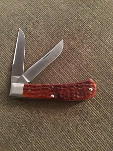 2000 TONY BOSE 62000 ATS-34 CHESTNUT MILLENNIUM JIGGED TRAPPER WITH BADGE SHEILD & TWO BLADES 2000 TONY BOSE 62000 ATS-34 CHESTNUT MILLENNIUM JIGGED TRAPPER WITH BADGE SHEILD & TWO BLADES