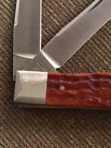2000 TONY BOSE 62000 ATS-34 CHESTNUT MILLENNIUM JIGGED TRAPPER WITH BADGE SHEILD & TWO BLADES 2000 TONY BOSE 62000 ATS-34 CHESTNUT MILLENNIUM JIGGED TRAPPER WITH BADGE SHEILD & TWO BLADES