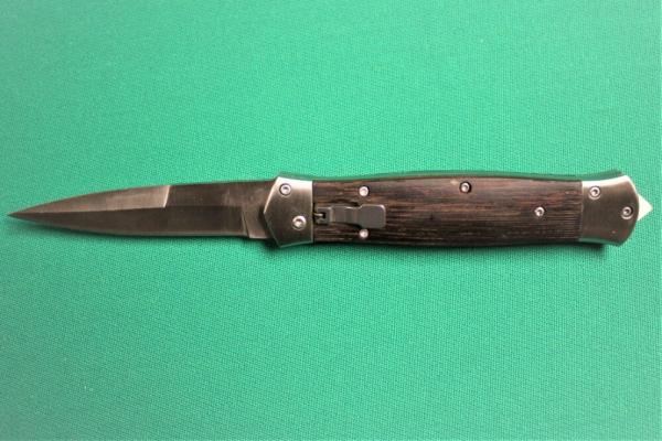 Lever lock "switchblade" with wood handles Lever lock "switchblade" with wood handles