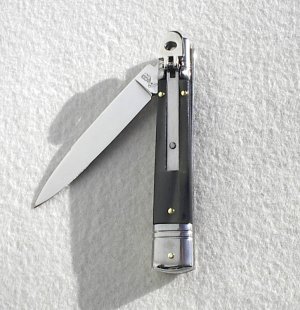 NOS AKC 8" CLASSIC SLIM LEVER LOCK SWEDGE BLADE, GENUINE DARK BRAZILIAN HORN MANIAGO ITALY