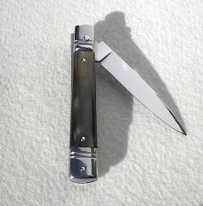 NOS AKC 8" CLASSIC SLIM LEVER LOCK SWEDGE BLADE, GENUINE DARK BRAZILIAN HORN MANIAGO ITALY