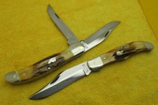 KA-BAR Union Cut Co. Dogs Head, Swell Center Folding Hunter. 2 Knife Set in the box. ...........(R5) KA-BAR Union Cut Co. Dogs Head, Swell Center Folding Hunter. 2 Knife Set in the box. ...........(R5)