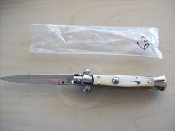 Renzo Beltrame 9 inch Honey Horn Stiletto Bayo Swivel Bolster Brand New Renzo Beltrame 9 inch Honey Horn Stiletto Bayo Swivel Bolster Brand New