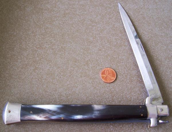 Vintage large picklock MADE IN ITALY manual STILETTO KNIFE w/ cream grey & black HORN handle scales Vintage large picklock MADE IN ITALY manual STILETTO KNIFE w/ cream grey & black HORN handle scales