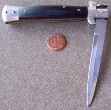 Vintage lockback MADE IN ITALY manual STILETTO KNIFE w/ cream brown & black HORN handle scales Vintage lockback MADE IN ITALY manual STILETTO KNIFE w/ cream brown & black HORN handle scales