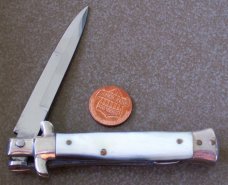 Vintage lockback MADE IN ITALY manual STILETTO KNIFE w/ cream brown & black HORN handle scales Vintage lockback MADE IN ITALY manual STILETTO KNIFE w/ cream brown & black HORN handle scales