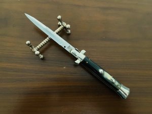 9” Latama with Unusual Locktab