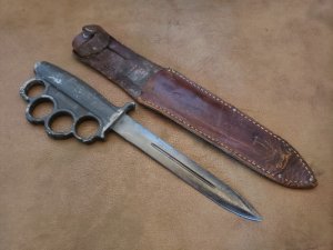 Original WWII Everitt trench knife knuckleduster