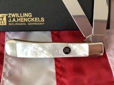 Zwilling J A Henckels Premium 2 Blade Trapper pocket knife with Great Mother of Pearl Handles - NOS Zwilling J A Henckels Premium 2 Blade Trapper pocket knife with Great Mother of Pearl Handles - NOS