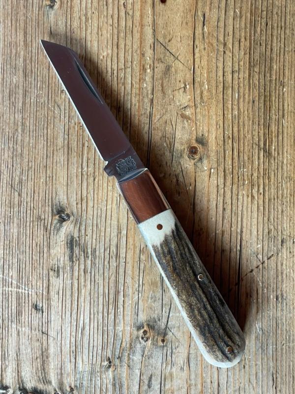 A. Wright & Son BARLOW-LAMBSFOOT with Stag Scales and Lambsfoot Blade A. Wright & Son BARLOW-LAMBSFOOT with Stag Scales and Lambsfoot Blade