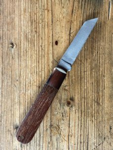 A. Wright & Son BARLOW-LAMBSFOOT knife with ROSEWOOD SCALES AND LAMBSFOOT BLADE A. Wright & Son BARLOW-LAMBSFOOT knife with ROSEWOOD SCALES AND LAMBSFOOT BLADE