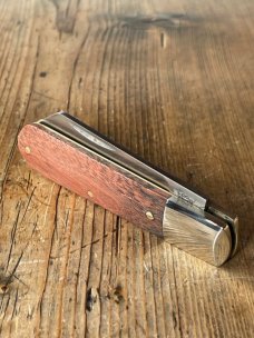 A. Wright & Son BARLOW-LAMBSFOOT knife with ROSEWOOD SCALES AND LAMBSFOOT BLADE A. Wright & Son BARLOW-LAMBSFOOT knife with ROSEWOOD SCALES AND LAMBSFOOT BLADE