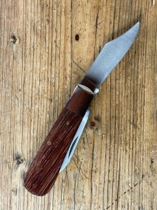 A Wright & Son, Traditional 2-Blade Barlow in Rosewood with Clip and Pen Blades A Wright & Son, Traditional 2-Blade Barlow in Rosewood with Clip and Pen Blades