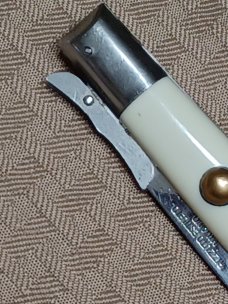 8 3/4" Rare Rizzuto Estileto Milano Single Pin Batwing Guards. 8 3/4" Rare Rizzuto Estileto Milano Single Pin Batwing Guards.