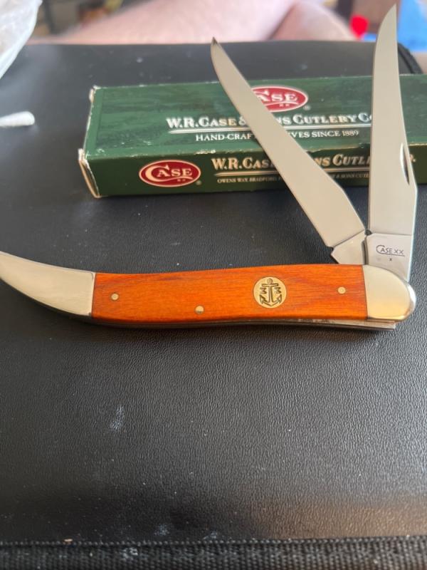 2008 Case XX USA 720098 SS Beautiful Large Chestnut Wood Handle With Navy Sheild And Two Blades NIB