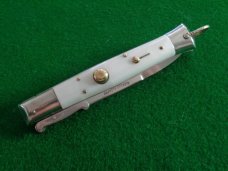 Rizzuto Estiletto WHITE Pearlized Scales 8-5/8" Open MINT