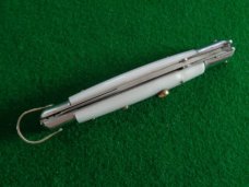 Rizzuto Estiletto WHITE Pearlized Scales 8-5/8" Open MINT