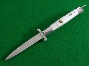 Rizzuto Estiletto WHITE Pearlized Scales 8-5/8" Open MINT