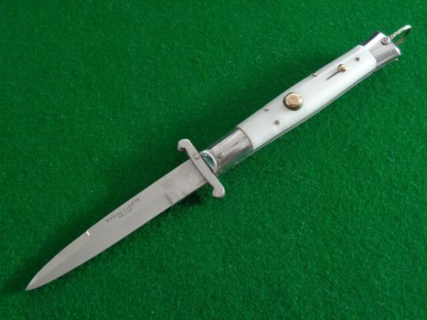Rizzuto Estiletto WHITE Pearlized Scales 8-5/8" Open MINT