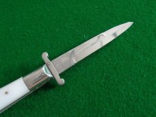 Rizzuto Estiletto WHITE Pearlized Scales 8-5/8" Open MINT