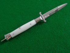 Rizzuto Estiletto WHITE Pearlized Scales 8-5/8" Open MINT