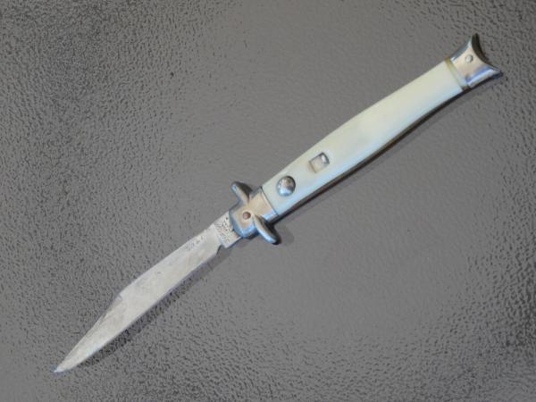Colonial Shur-Snap Fishtail Switchblade Knife Colonial Shur-Snap Fishtail Switchblade Knife