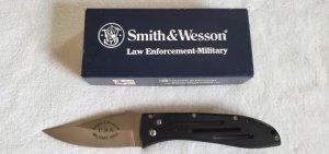 Smith & Wesson Model SW1000 Military Issue Automatic Knife