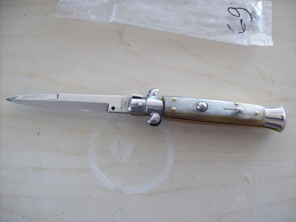 Renzo Beltrame 9 inch Honey Horn Stiletto Bayo Swivel Bolster Brand New Renzo Beltrame 9 inch Honey Horn Stiletto Bayo Swivel Bolster Brand New