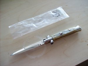 Renzo Beltrame 9 inch Honey Horn Stiletto Bayo Swivel Bolster Brand New