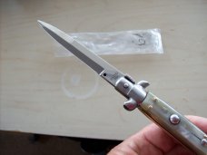 Renzo Beltrame 9 inch Honey Horn Stiletto Bayo Swivel Bolster Brand New Renzo Beltrame 9 inch Honey Horn Stiletto Bayo Swivel Bolster Brand New